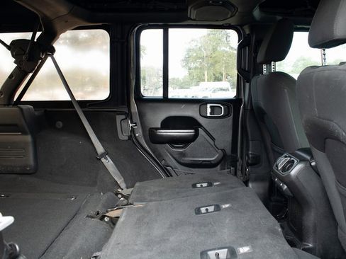 Used 2018 Jeep Wrangler Unlimited Sport S image 21