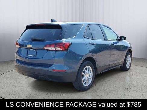 Used 2024 Chevrolet Equinox LS w/ LS Convenience Package FWD image 3