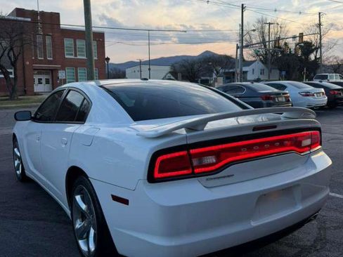 Used 2014 Dodge Charger SXT image 3