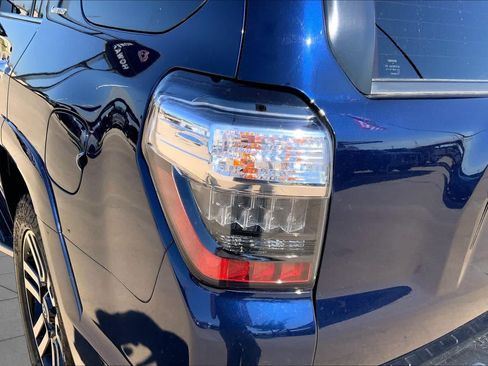 Used 2018 Toyota 4Runner Limited AWD/4WD image 28