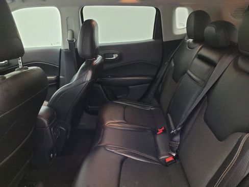 Used 2018 Jeep Compass Latitude FWD image 18