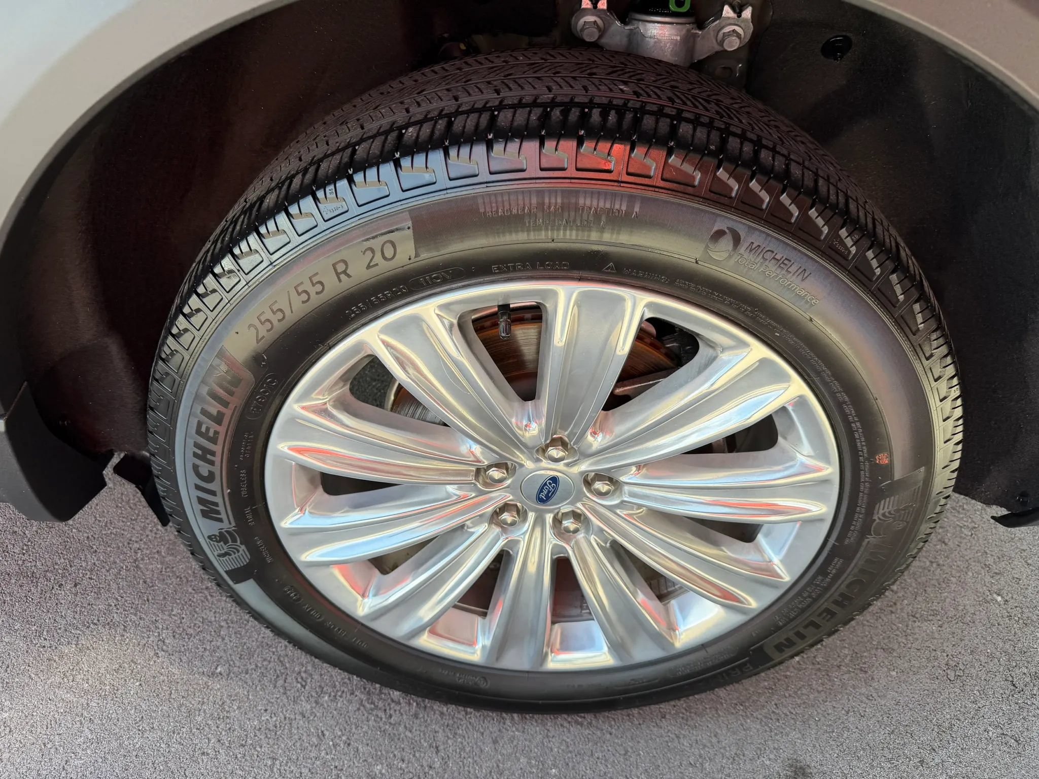 Used 2022 Ford Explorer Limited w/ Hybrid Equipment Group 310A RWD image 21