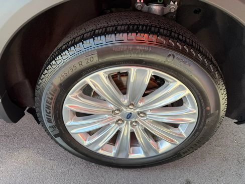 Used 2022 Ford Explorer Limited w/ Hybrid Equipment Group 310A RWD image 21