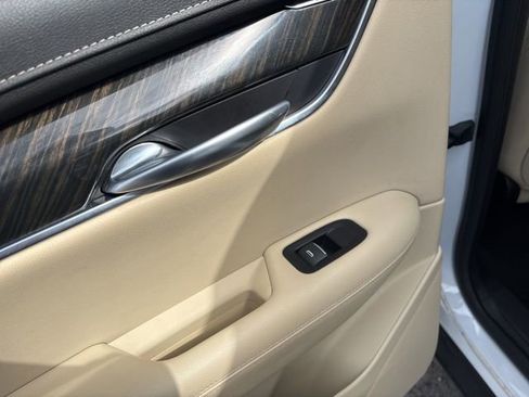 Used 2017 Cadillac XT5 FWD image 21