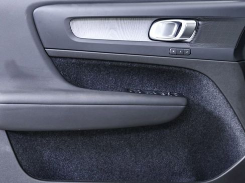 Certified 2025 Volvo XC40 B5 Core image 8