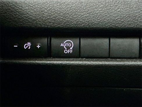 Used 2024 Nissan Rogue S image 10