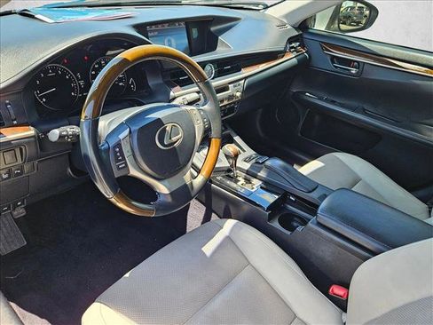 Used 2014 Lexus ES 350 w/ Premium Package FWD image 10