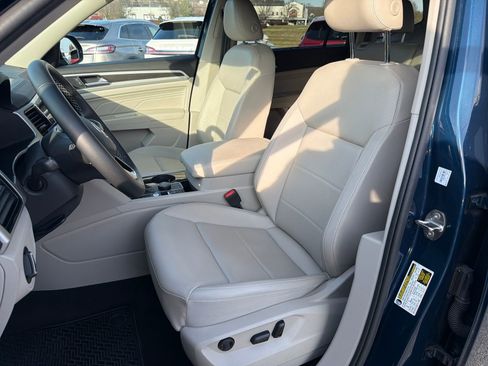 Certified 2022 Volkswagen Atlas SE w/ Black Wheel Package image 10