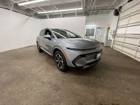 Used 2025 Chevrolet Equinox EV LT w/ Convenience Package image 8