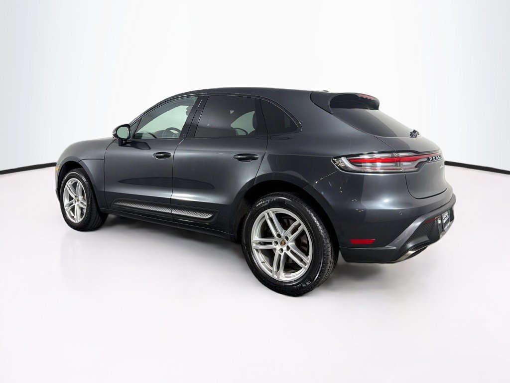 Certified 2023 Porsche Macan AWD/4WD image 3