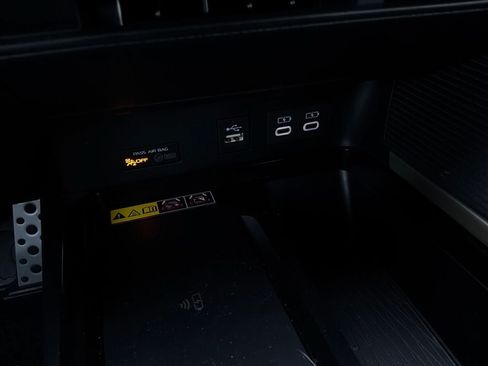 Used 2026 Toyota Camry SE FWD image 27