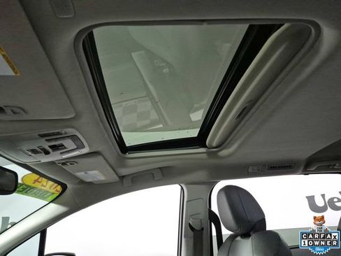 Used 2024 Toyota Sienna XLE FWD image 24