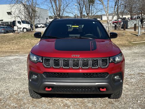 Used 2024 Jeep Compass Trailhawk image 2