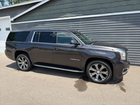 Used 2017 GMC Yukon XL SLE w/ Convenience Package AWD/4WD image 3