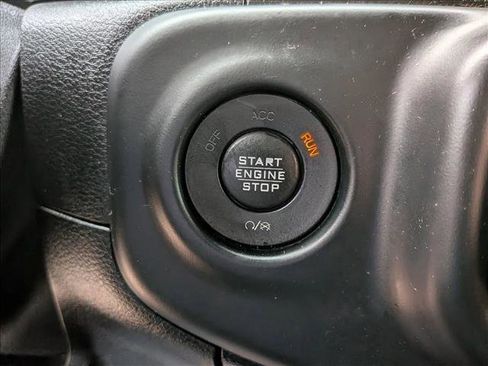 Used 2018 Jeep Wrangler Unlimited Sahara w/ Cold Weather Group image 18