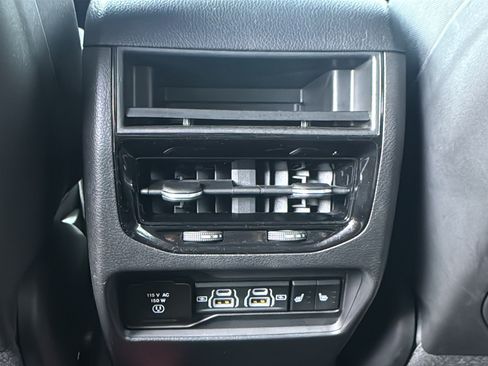Used 2023 Jeep Grand Cherokee Limited w/ Luxury Tech Group II RWD image 16