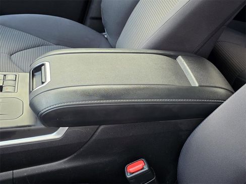 Used 2023 Toyota Highlander LE image 8