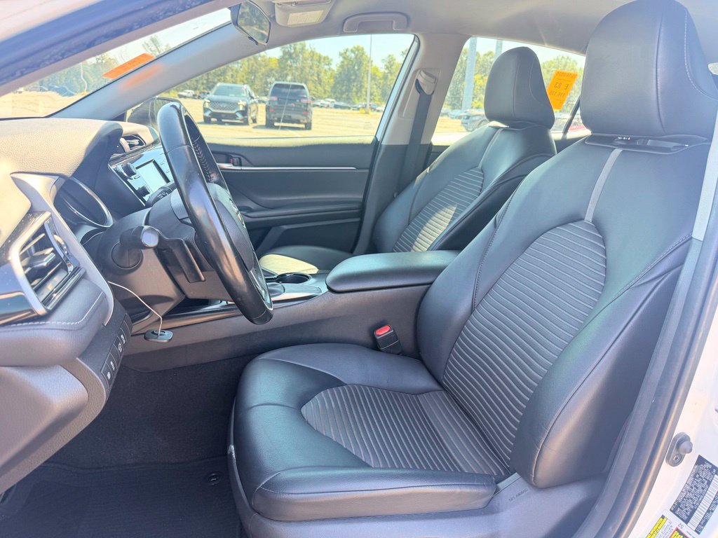Used 2020 Toyota Camry SE FWD image 5