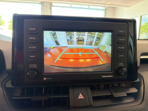 Used 2020 Toyota RAV4 LE AWD/4WD image 21