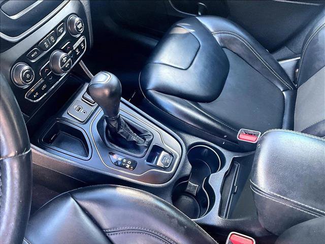 Used 2019 Jeep Cherokee Latitude Plus w/ Comfort/Convenience Group FWD image 15