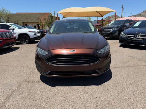Used 2019 Ford Fusion SE FWD image 2