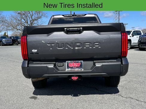 Used 2022 Toyota Tundra SR5 w/ SR5 Convenience Package AWD/4WD image 9