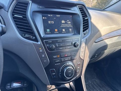 Used 2017 Hyundai Santa Fe SE w/ Cargo Package image 9