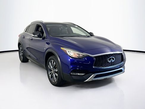 Used 2018 INFINITI QX30 Premium w/ Navigation Package AWD/4WD image 3