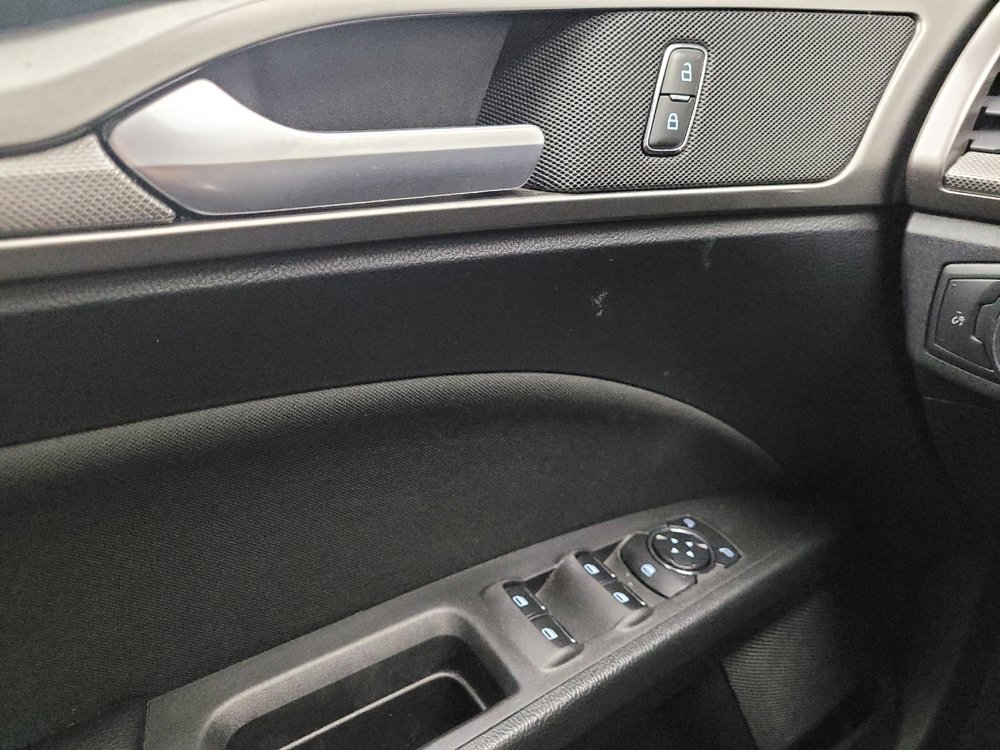 Used 2020 Ford Fusion SE AWD/4WD image 27