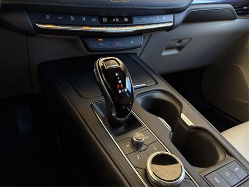 Used 2023 Cadillac XT4 Luxury w/ Driver Awareness Package image 31