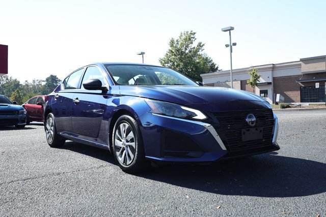 Used 2024 Nissan Altima 2.5 S FWD image 3