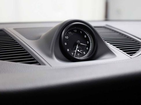 Certified 2025 Porsche Macan image 18