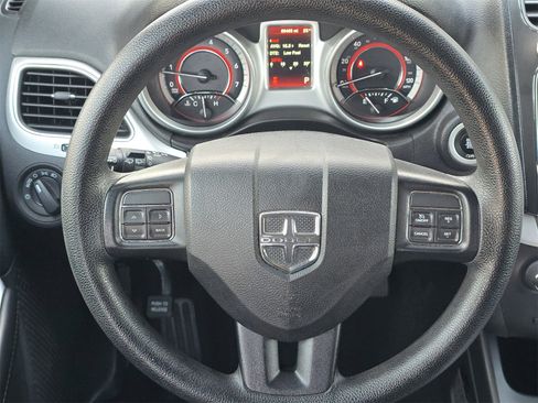 Used 2019 Dodge Journey SE image 16