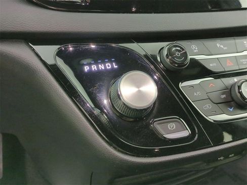 Used 2020 Chrysler Pacifica Touring w/ S Appearance Package image 15