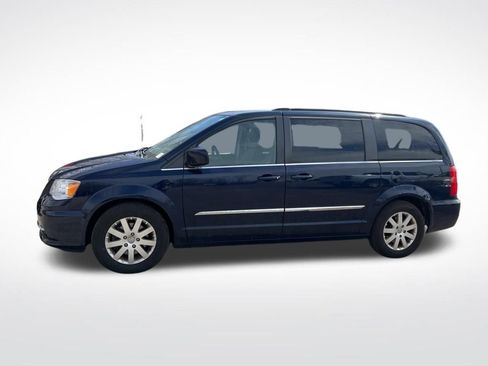 Used 2016 Chrysler Town & Country Touring image 2