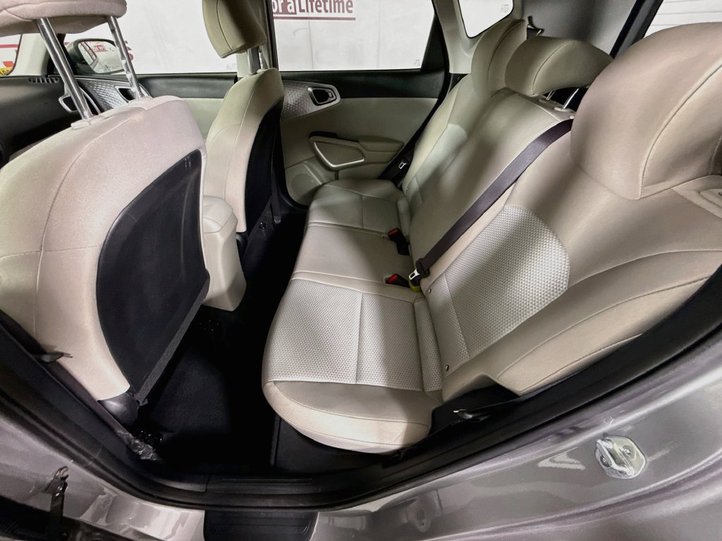 Used 2023 Kia Soul LX w/ LX Technology Package FWD image 26