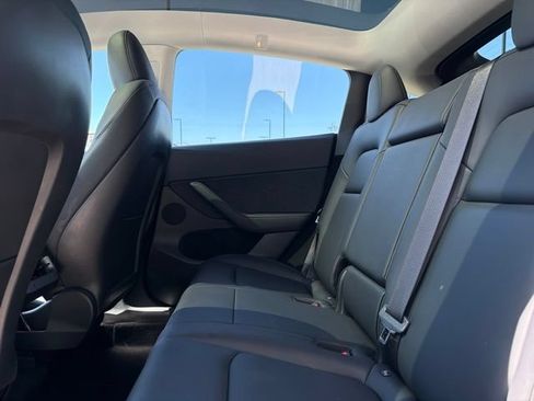 Used 2023 Tesla Model Y Long Range AWD/4WD image 18