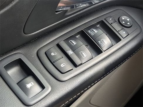Used 2018 Dodge Grand Caravan SE w/ UConnect Hands-Free Group image 23