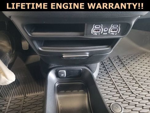 Used 2025 Chrysler Pacifica Select w/ Fav Edition Package FWD image 29