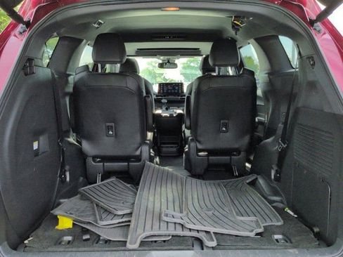 Certified 2022 Toyota Sienna XSE AWD/4WD image 18