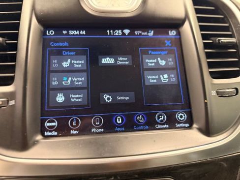 Used 2020 Chrysler 300 Limited AWD/4WD image 29