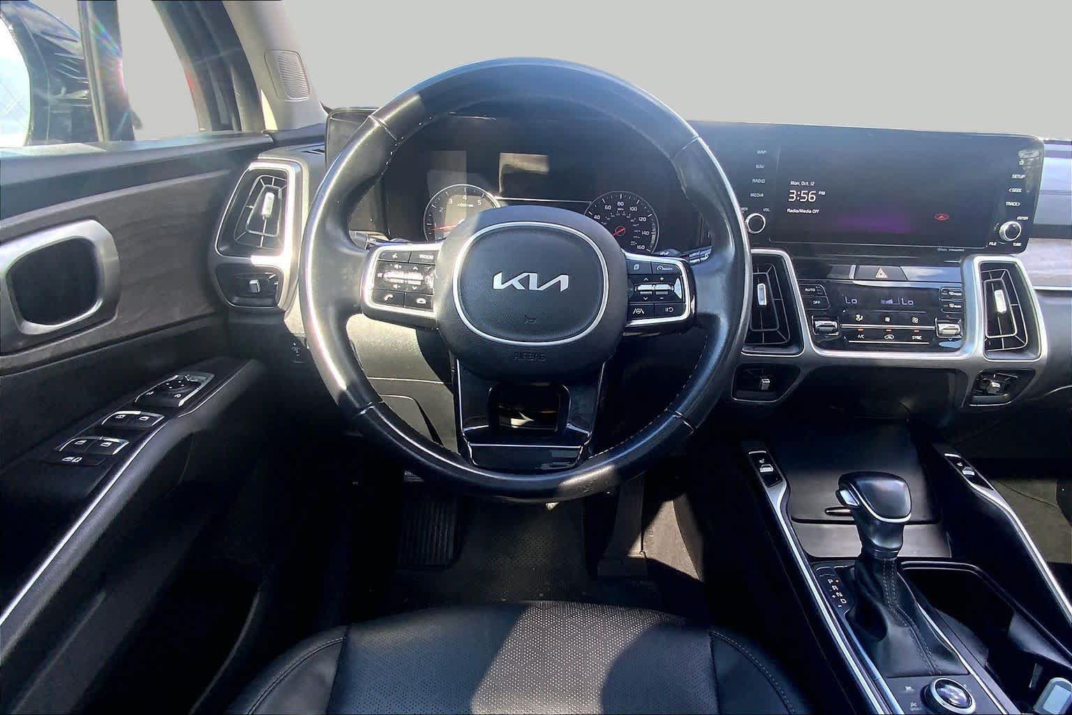 Used 2022 Kia Sorento S w/ Panoramic Sunroof Package AWD/4WD image 6