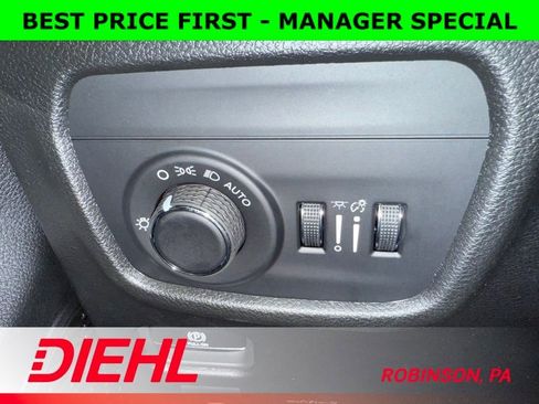 New 2025 Jeep Grand Cherokee Laredo w/ Luxury Tech Group I image 23