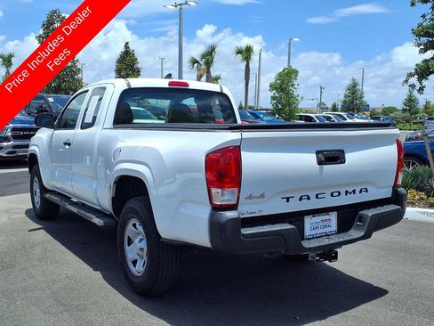 Used 2017 Toyota Tacoma SR AWD/4WD image 5