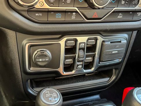 Used 2024 Jeep Wrangler Unlimited Sahara w/ Technology Group image 37