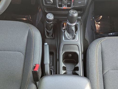 Used 2024 Jeep Wrangler Unlimited w/ Technology Group AWD/4WD image 19