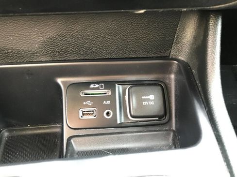 Used 2015 Jeep Cherokee Latitude FWD image 55
