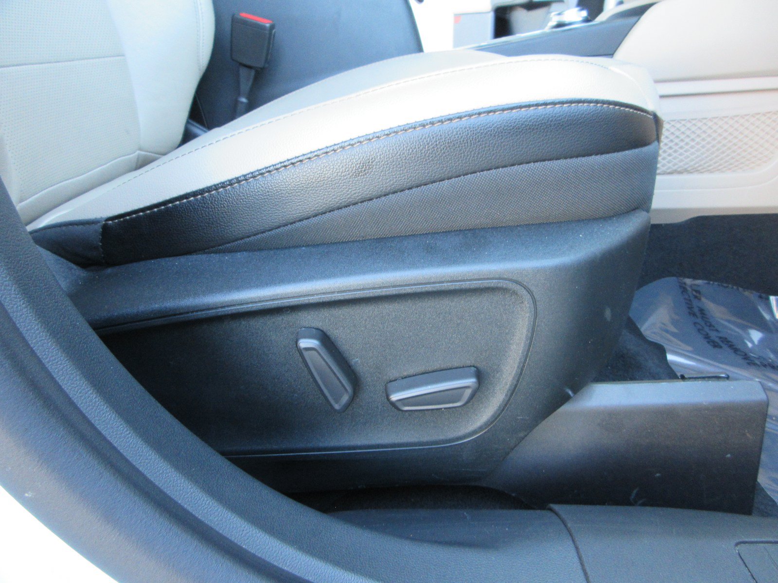 Used 2020 Ford Escape Titanium FWD image 26