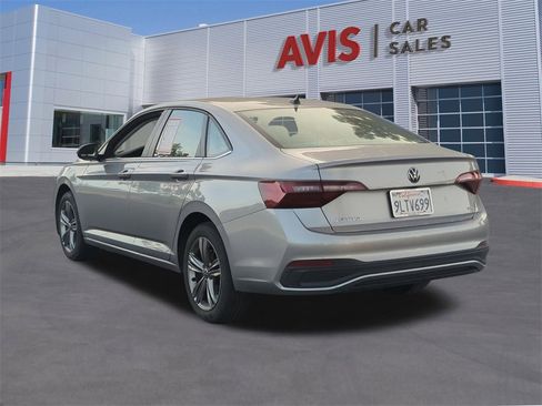 Used 2024 Volkswagen Jetta SE image 9