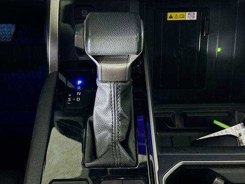 Used 2024 Toyota Tundra Limited image 25